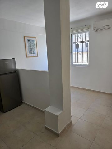 דירה, הרב עוזיאל 15, לב העיר, בת ים