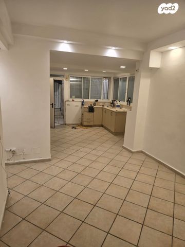 יהושע בן גמלא 8