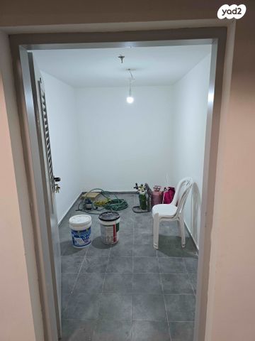 מחסן, אהוד מנור 1, המוזיקה, שדרות