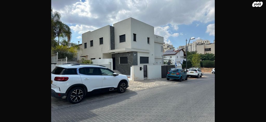 דו משפחתי, דן 19, גני מנחם, באר יעקב