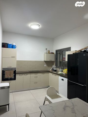 דירת גן, רקפת 15, הפרחים, חריש