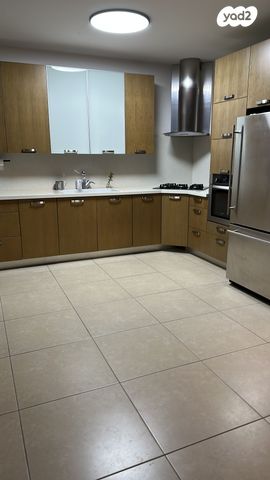 גג/ פנטהאוז, אהרון כצנלסון 3, נווה גן, פתח תקווה