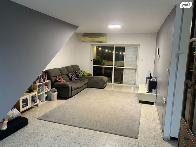 יוסף אהרונוביץ' 8