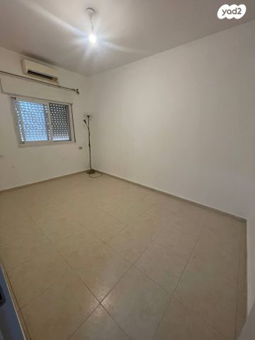 דירה, שדרות כצנלסון 8, מרכז העיר, קרית אתא