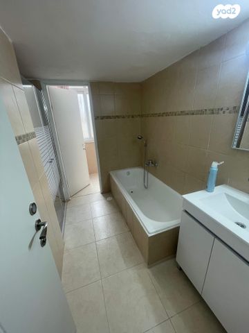 דירה, שדרות כצנלסון 8, מרכז העיר, קרית אתא