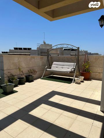 גג/ פנטהאוז, אהרון כצנלסון 3, נווה גן, פתח תקווה