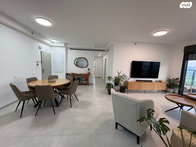 דירה, אריק אינשטיין 1, נאות אפק, אפקה, קרית ביאליק