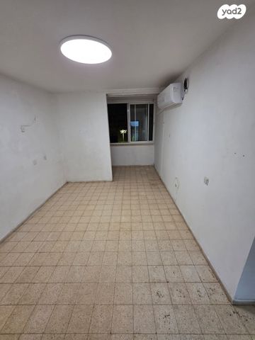 דירה, המייסדים 56, שאר העיר, מנחמיה