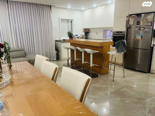 דופלקס, הבעש"ט 8, ג' / מרכז מזרח העיר, רחובות