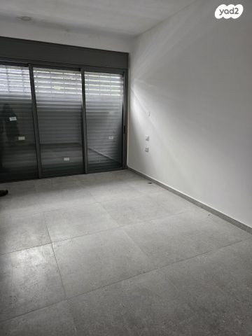 דירה, שדרות העם הצרפתי 23, שכונת הותיקים, רמת גן