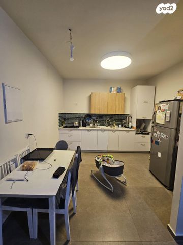 דירת גן, בעל מלאכת שלמה 11, שבזי, ראש העין