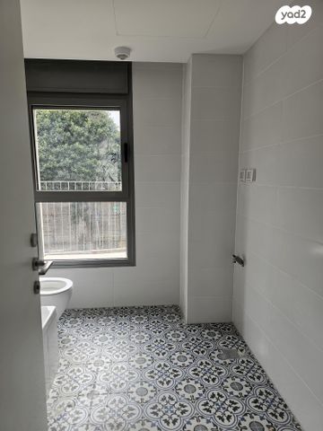 דירה, שדרות העם הצרפתי 23, שכונת הותיקים, רמת גן