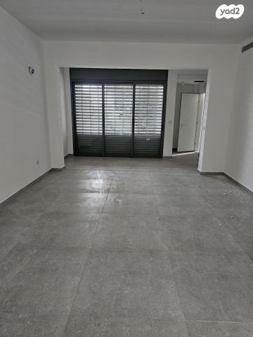 דירה, שדרות העם הצרפתי 23, שכונת הותיקים, רמת גן