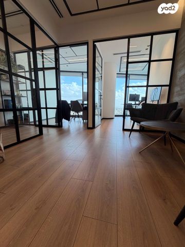 דרך מנחם בגין 156