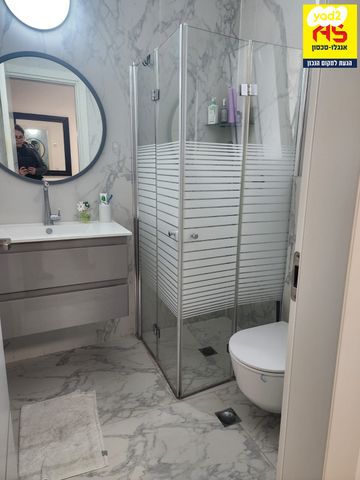 דירה, שדרת התמרים, שכונת בן גוריון, מרכז העיר ג', רמת גן