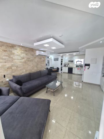 שדרות יוהנה ז'בוטינסקי 18