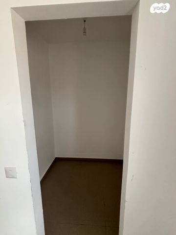 דירה, אליהו הנביא, פסגות אפק, ראש העין