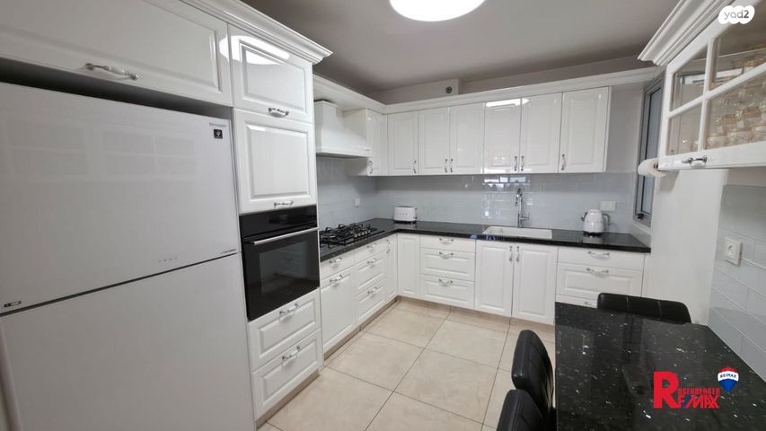 דירה, הדס 22, קרית אילון, חולון