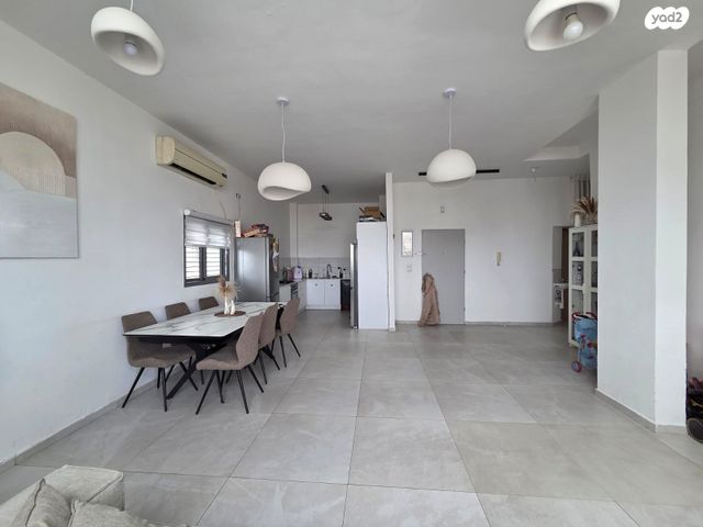 דירה, הרב כהנמן 143, מרכז בעלי המלאכה, בני ברק