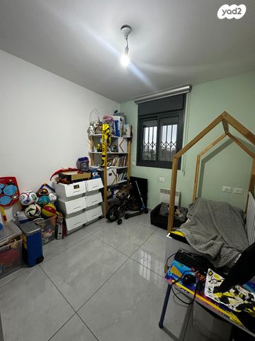 דירה, פרופ' יום טוב עסיס, ירושלים