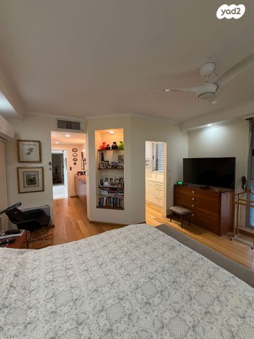 גג/ פנטהאוז, המגינים, מודיעין מכבים רעות