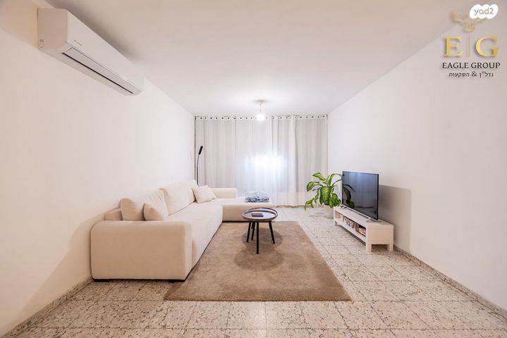 דירה, רחל הרשנזון, רחובות