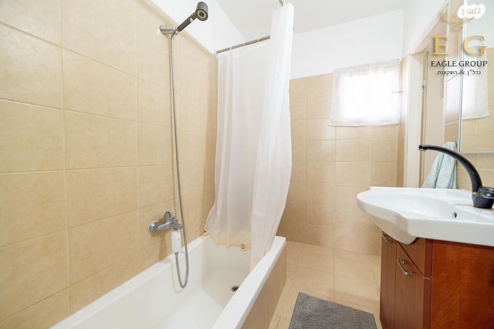 דירה, רחל הרשנזון, רחובות