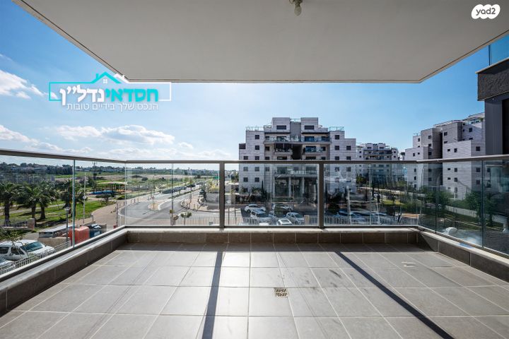 דירה, עוזי חיטמן, נאות שמיר, יבנה