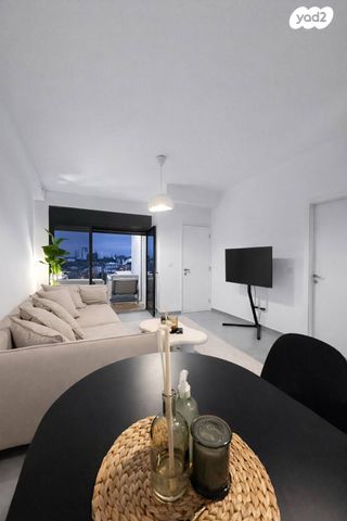 דירה, מעפילי אגוז, נווה חן, תל אביב יפו