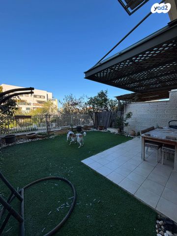 דירת גן, צור יצחק, צור יצחק