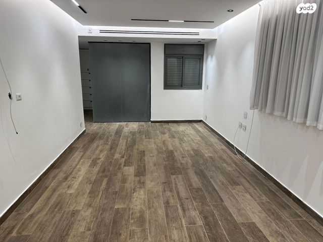 גג/ פנטהאוז, הרימון 51, הפרחים, קרית גת