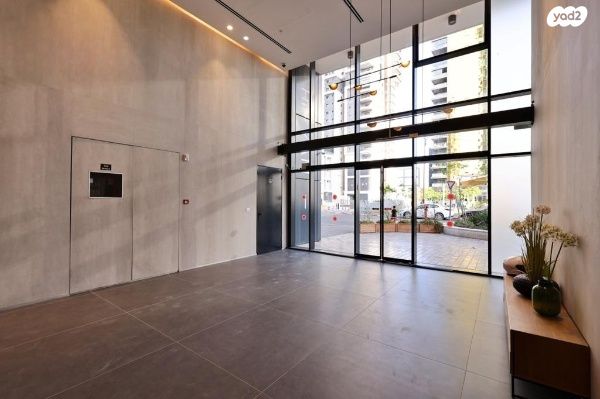 דירה, אריק איינשטיין, דרום חדש, פארק הים, בת ים