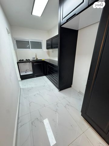 דירה, מלכי ישראל, דימונה