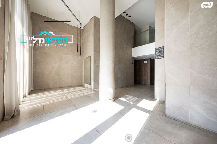 דירה, עוזי חיטמן, נאות שמיר, יבנה