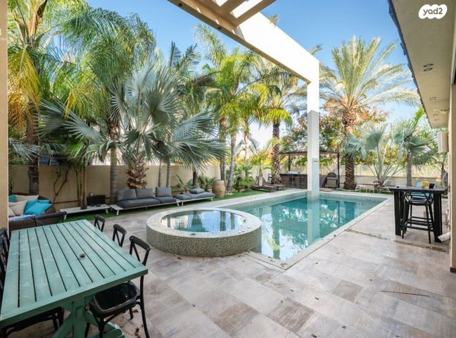 הרקיע, הגולף