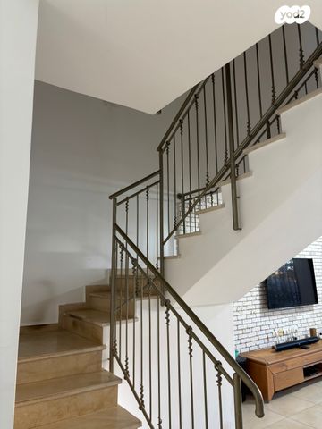 דירת גן, צור יצחק, צור יצחק