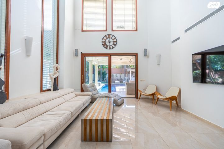 דו משפחתי, ברקת, אבני חן, קיסריה