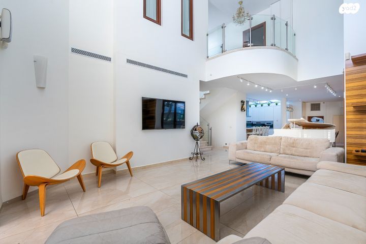 דו משפחתי, ברקת, אבני חן, קיסריה