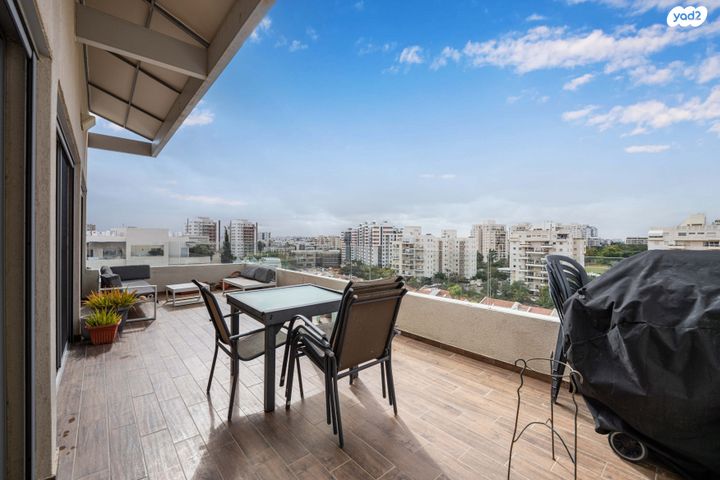 גג/ פנטהאוז, קרית אונו