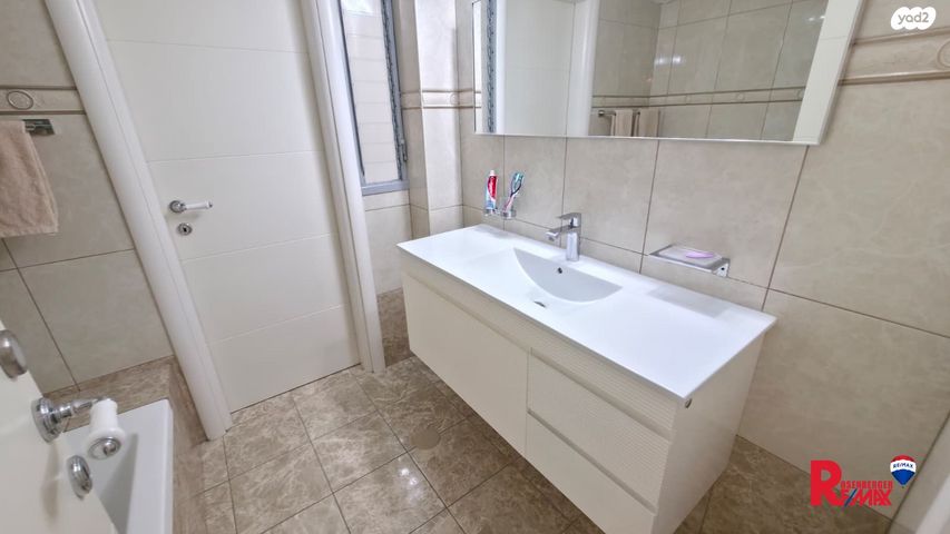 דירה, הדס 22, קרית אילון, חולון