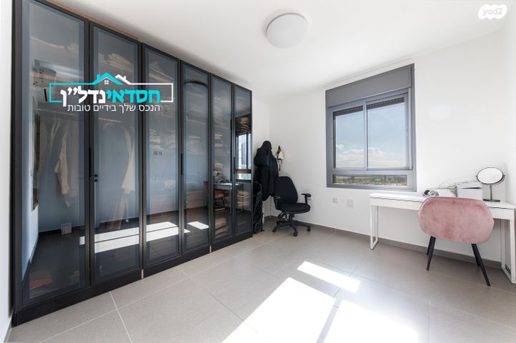 דירה, עוזי חיטמן, נאות שמיר, יבנה