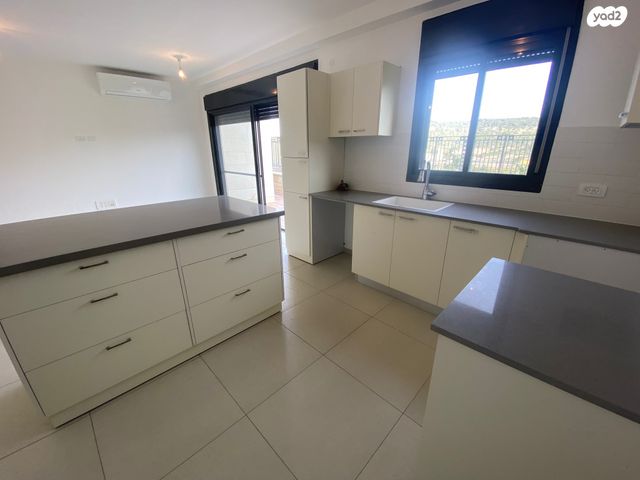 דירת גן, שוהם 32, אבני חן, חריש