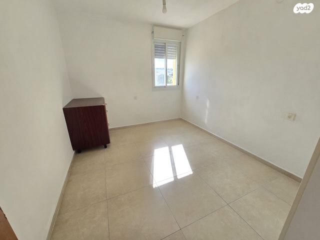 דירה, השישה עשר, פסגת זאב, ירושלים