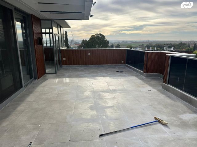 גג/ פנטהאוז, הרימון 51, הפרחים, קרית גת