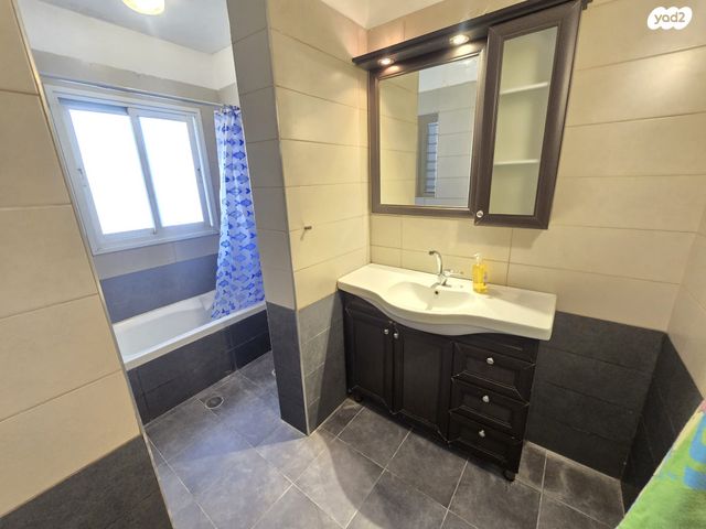 דירה, השישה עשר, פסגת זאב, ירושלים