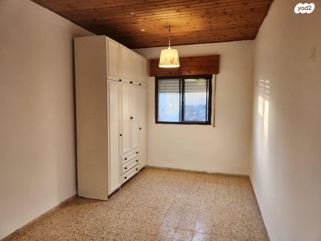 דו משפחתי, אלה, לוטם