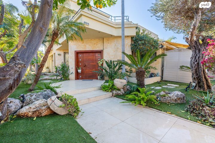 דו משפחתי, ברקת, אבני חן, קיסריה