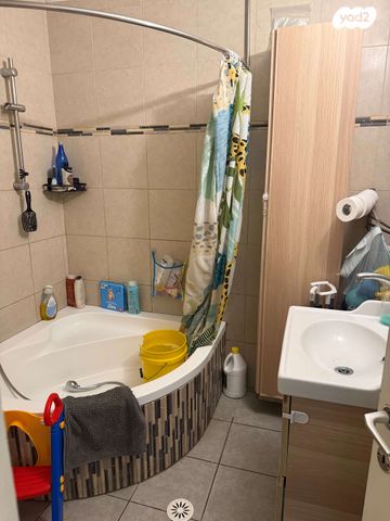 דו משפחתי, נווה, קצרין