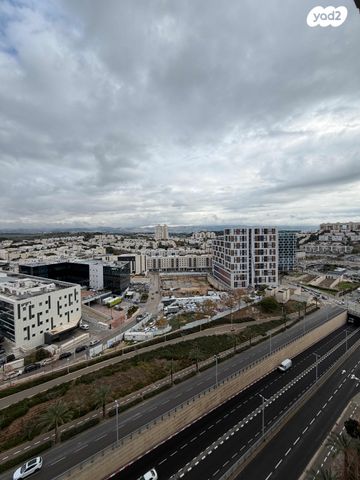 גג/ פנטהאוז, המגינים, מודיעין מכבים רעות