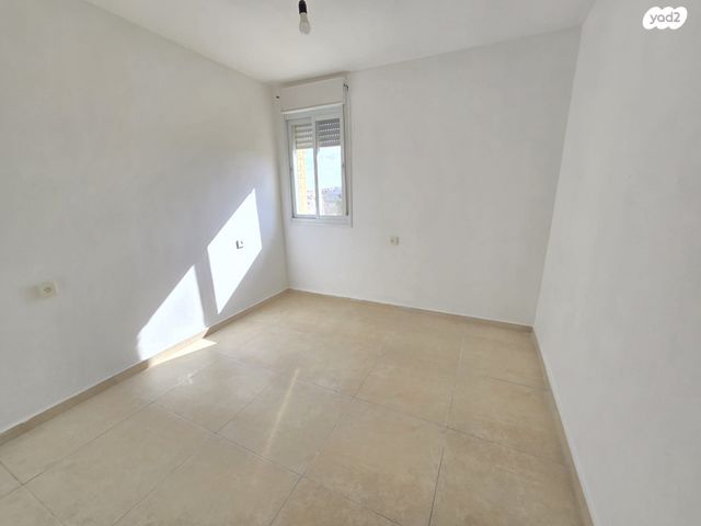 דירה, השישה עשר, פסגת זאב, ירושלים